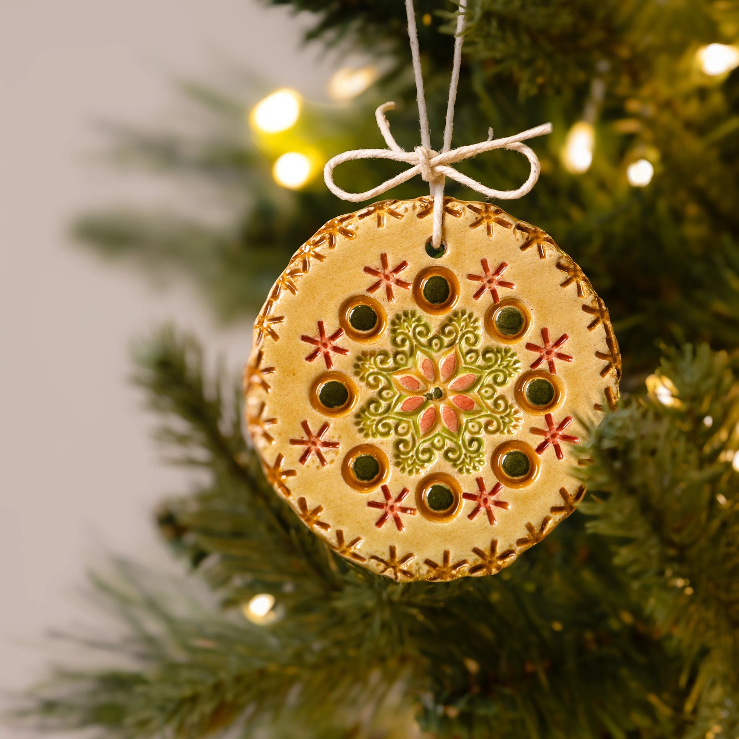 Decorazione per Albero di Natale con Motivo a Rosone – Pendente Circolare